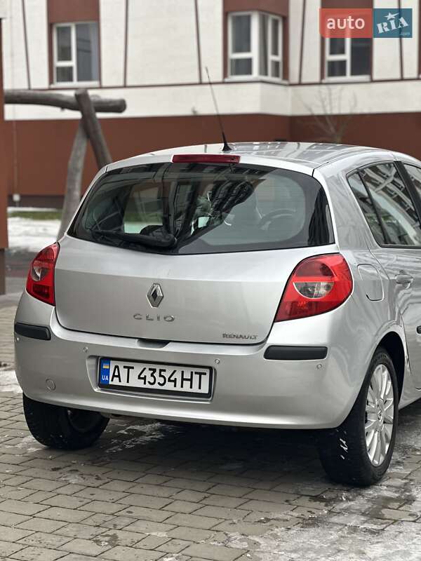 Хэтчбек Renault Clio 2006 в Коломые