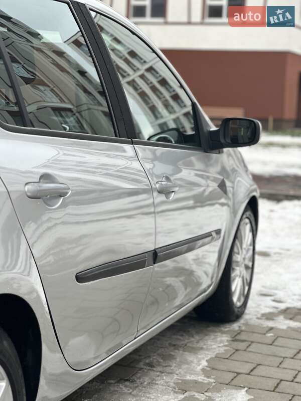 Хэтчбек Renault Clio 2006 в Коломые