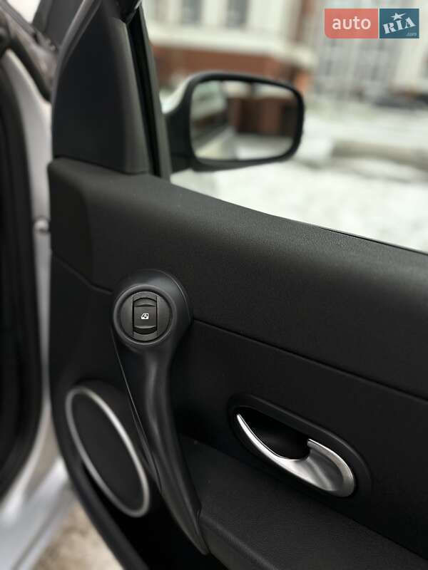 Хэтчбек Renault Clio 2006 в Коломые