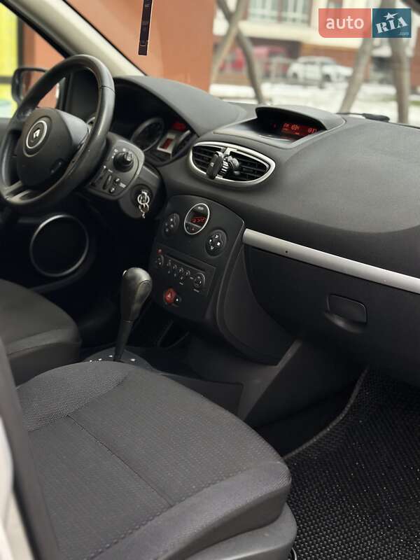 Хэтчбек Renault Clio 2006 в Коломые