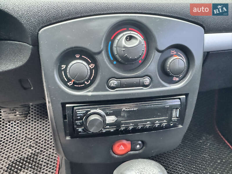 Хэтчбек Renault Clio 2007 в Виннице