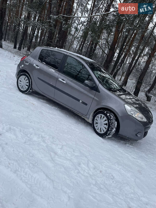Хэтчбек Renault Clio 2009 в Александрие