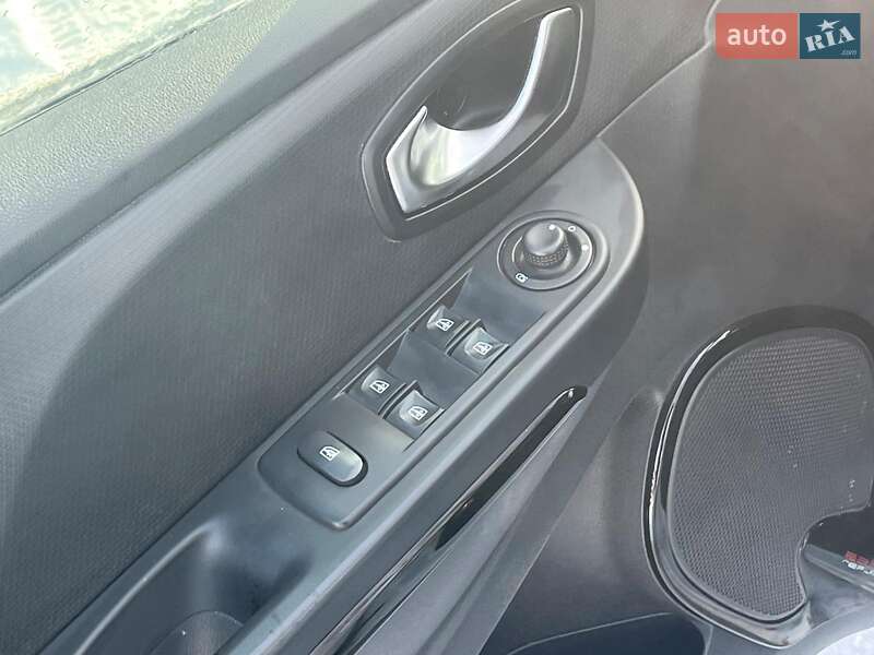 Хэтчбек Renault Clio 2016 в Киеве