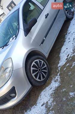 Хэтчбек Renault Clio 2006 в Дубно