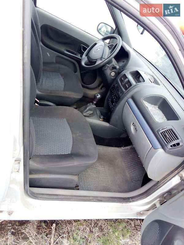 Седан Renault Clio 2008 в Павлограді