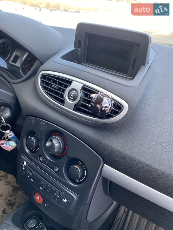 Универсал Renault Clio 2010 в Дубно фото 32 Универсал Renault Clio 2010 в Дубно