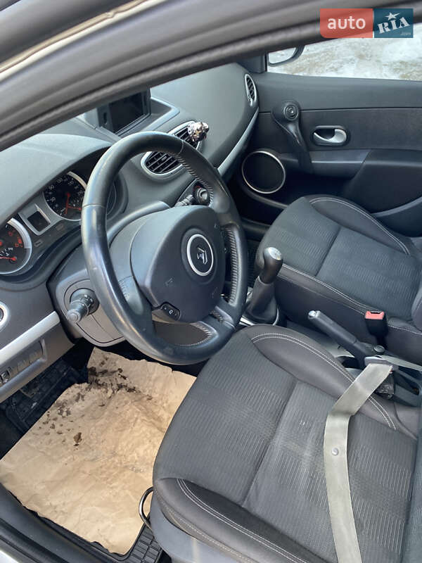 Универсал Renault Clio 2010 в Дубно фото 26 Универсал Renault Clio 2010 в Дубно