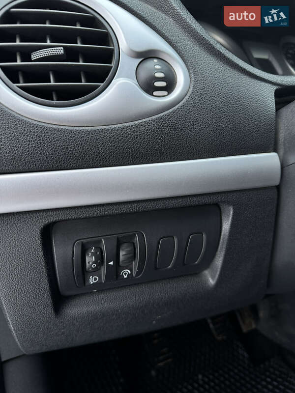 Хетчбек Renault Clio 2007 в Хмельницькому фото 21 Хетчбек Renault Clio 2007 в Хмельницькому