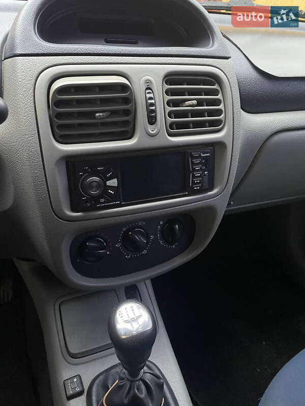 Хэтчбек Renault Clio 2003 в Ужгороде фото 5 Хэтчбек Renault Clio 2003 в Ужгороде