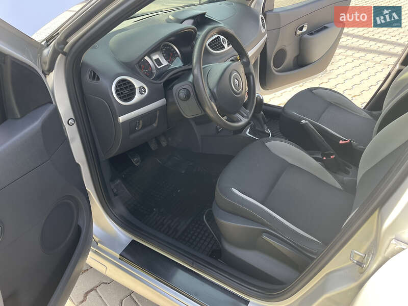 Хетчбек Renault Clio 2011 в Кіцмані