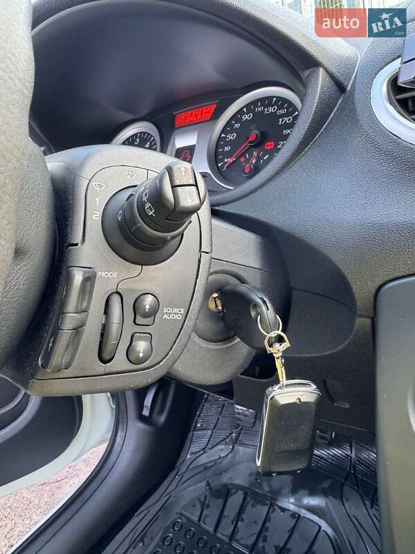 Хетчбек Renault Clio 2011 в Борисполі фото 36 Хетчбек Renault Clio 2011 в Борисполі