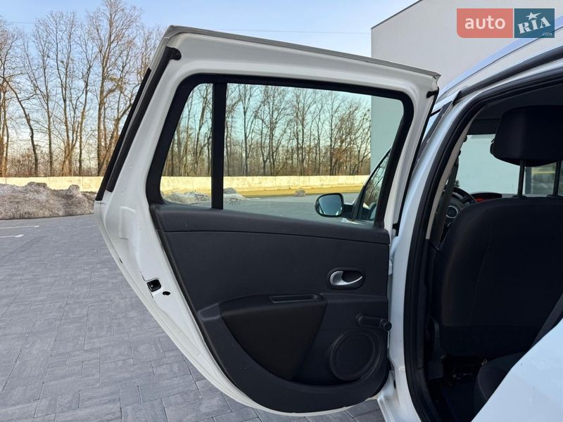 Універсал Renault Clio 2010 в Луцьку