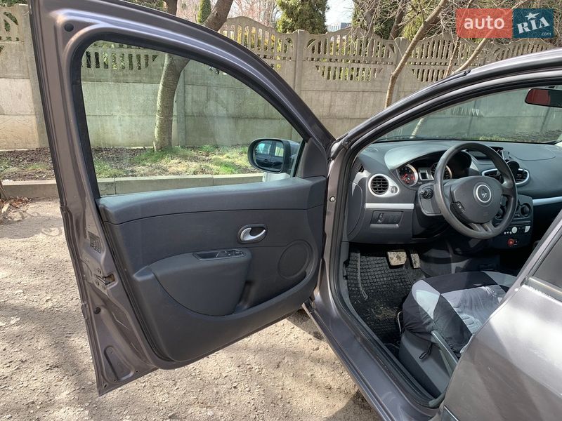 Хэтчбек Renault Clio 2010 в Ивано-Франковске