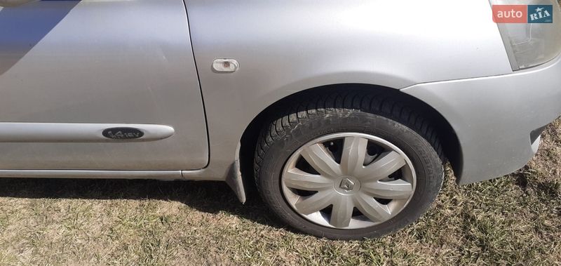 Седан Renault Clio 2006 в Кривому Розі