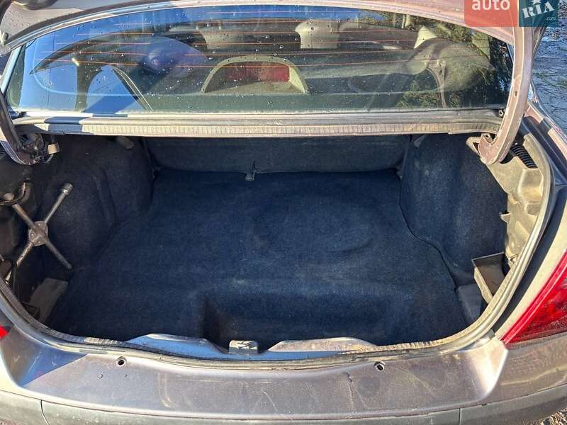 Седан Renault Clio 2005 в Сквире