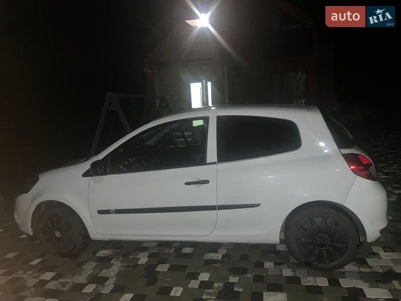 Хэтчбек Renault Clio 2012 в Сваляве фото 2 Хэтчбек Renault Clio 2012 в Сваляве