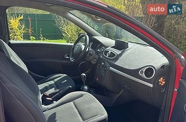 Седан Renault Clio 2010 в Стрые