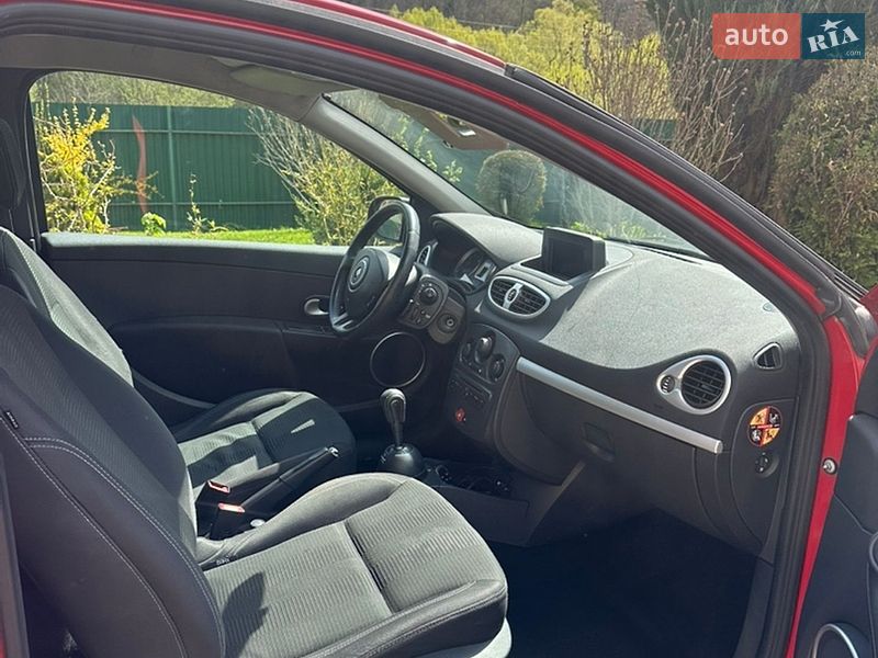 Седан Renault Clio 2010 в Стрые