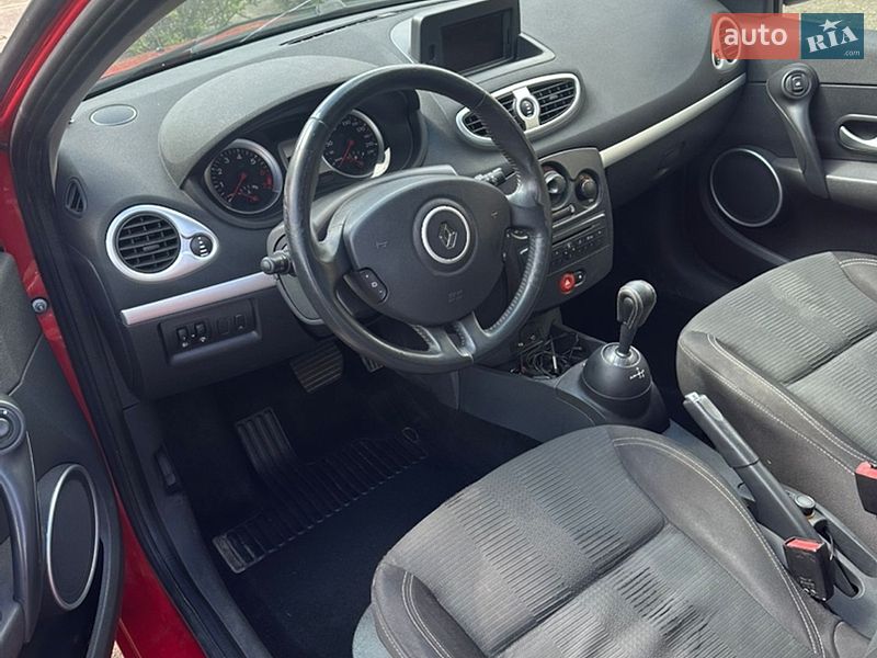 Седан Renault Clio 2010 в Стрые