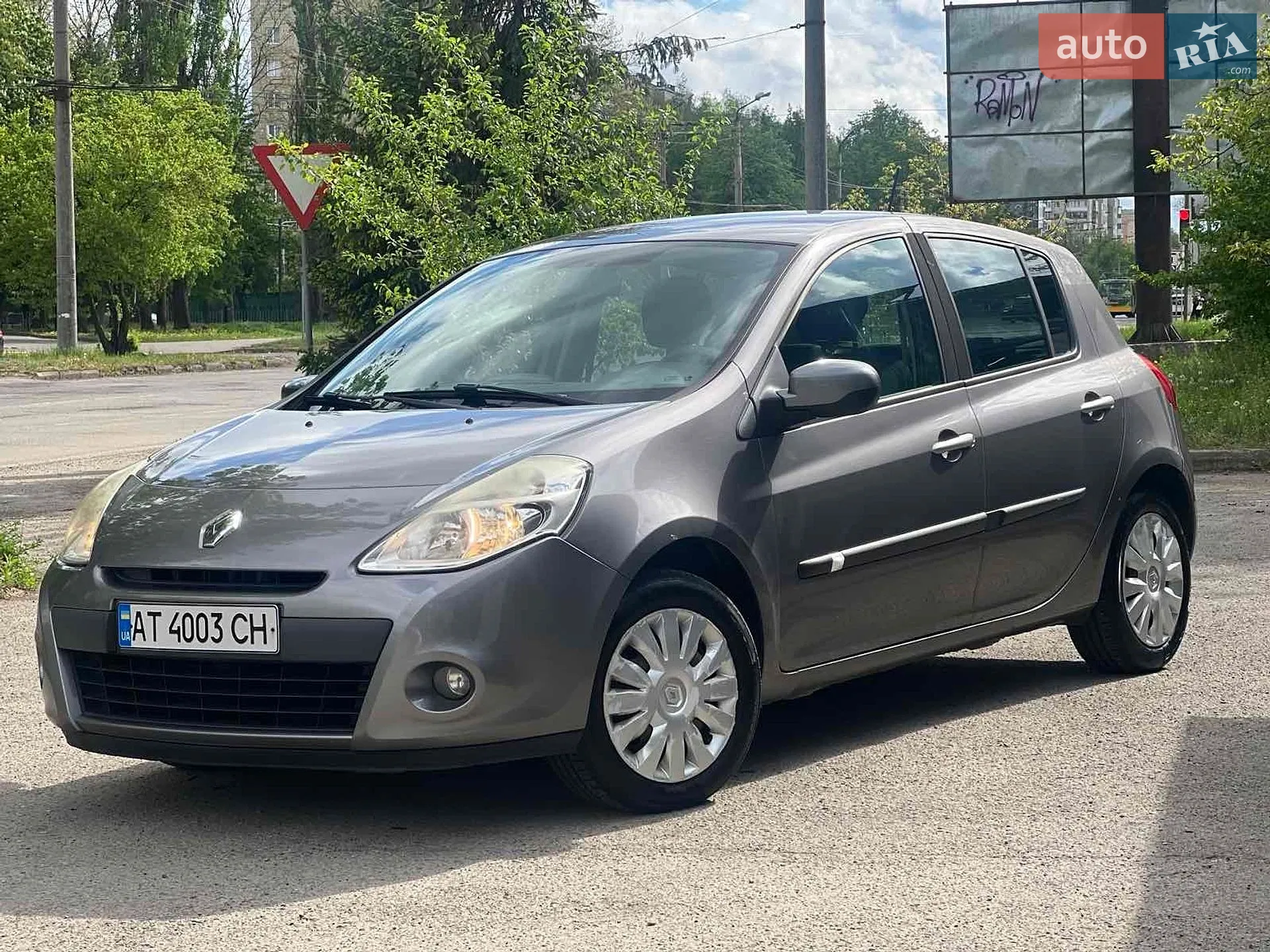 2010 Renault Clio - мініатюра 2