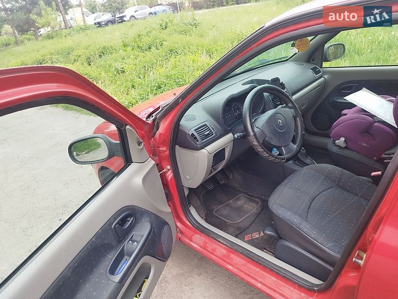 Хэтчбек Renault Clio 2002 в Винниках