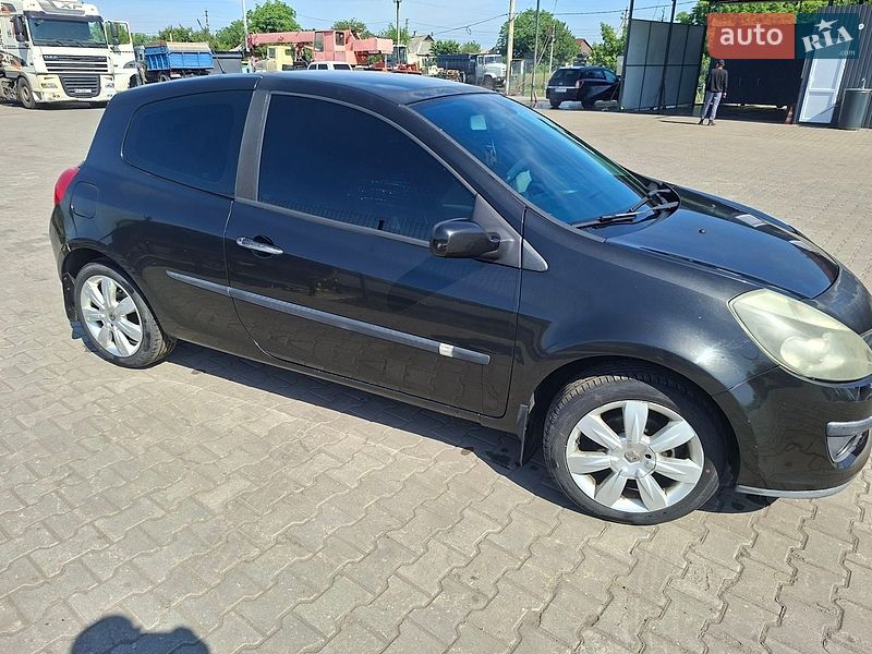 Хэтчбек Renault Clio 2006 в Калиновке