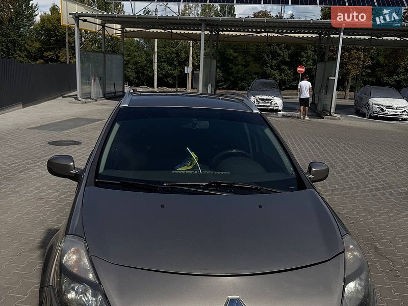 Renault Clio, photos from the listing