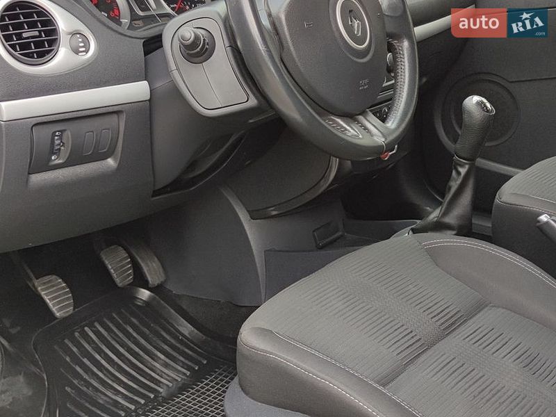 Хетчбек Renault Clio 2011 в Сумах