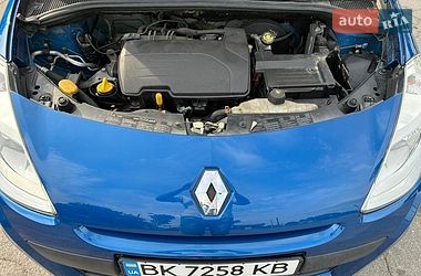 Универсал Renault Clio 2011 в Остроге