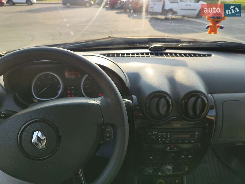 Внедорожник / Кроссовер Renault Duster 2010 в Ворзеле