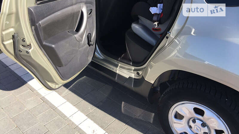 Внедорожник / Кроссовер Renault Duster 2014 в Надворной