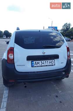 Внедорожник / Кроссовер Renault Duster 2013 в 