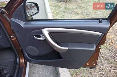 Позашляховик / Кросовер Renault Duster 2013 в 