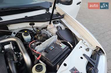Позашляховик / Кросовер Renault Duster 2013 в 