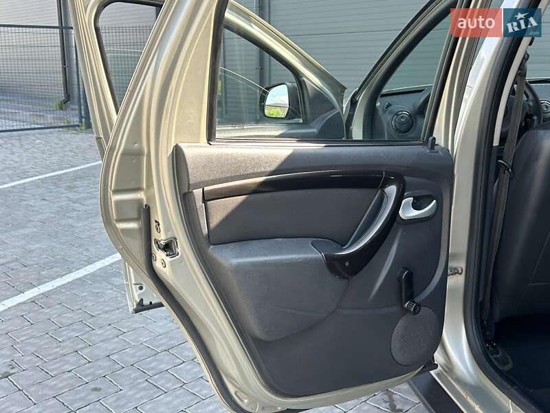 Позашляховик / Кросовер Renault Duster 2011 в Івано-Франківську