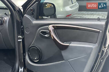 Позашляховик / Кросовер Renault Duster 2011 в 
