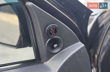 Позашляховик / Кросовер Renault Duster 2011 в 