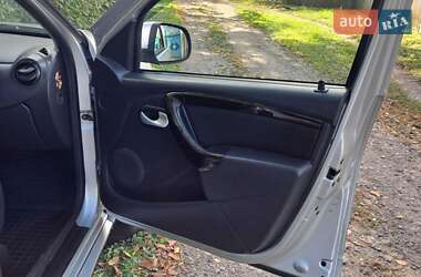 Внедорожник / Кроссовер Renault Duster 2010 в 