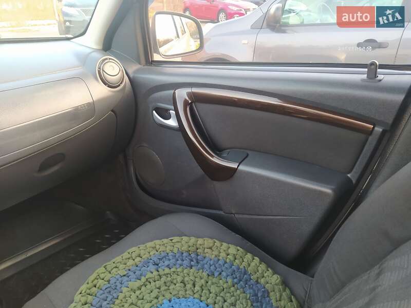 Внедорожник / Кроссовер Renault Duster 2012 в Чернигове фото 3 Внедорожник / Кроссовер Renault Duster 2012 в Чернигове