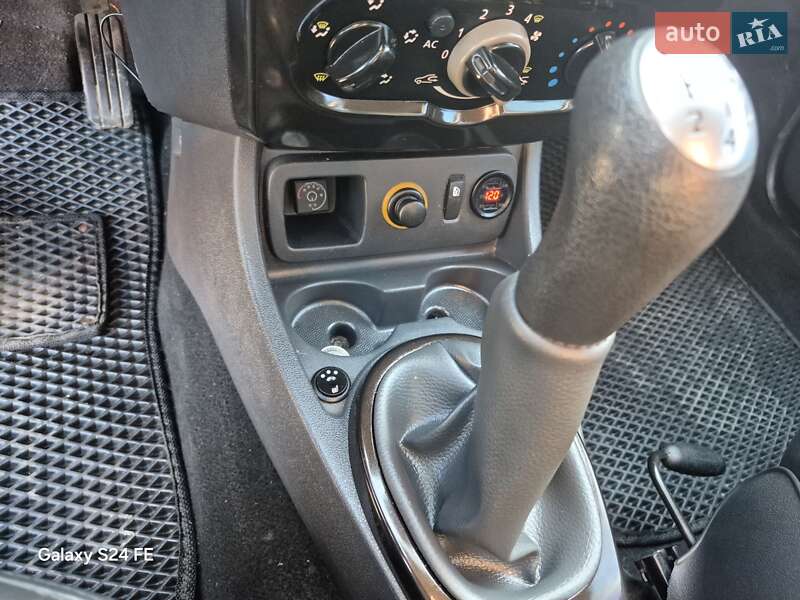 Внедорожник / Кроссовер Renault Duster 2011 в Моршине фото 5 Внедорожник / Кроссовер Renault Duster 2011 в Моршине