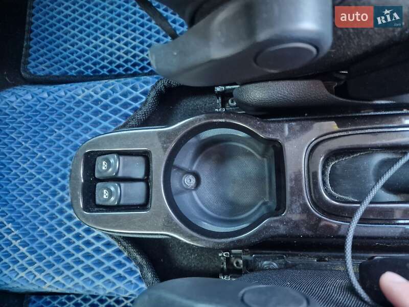 Позашляховик / Кросовер Renault Duster 2010 в Львові фото 28 Позашляховик / Кросовер Renault Duster 2010 в Львові