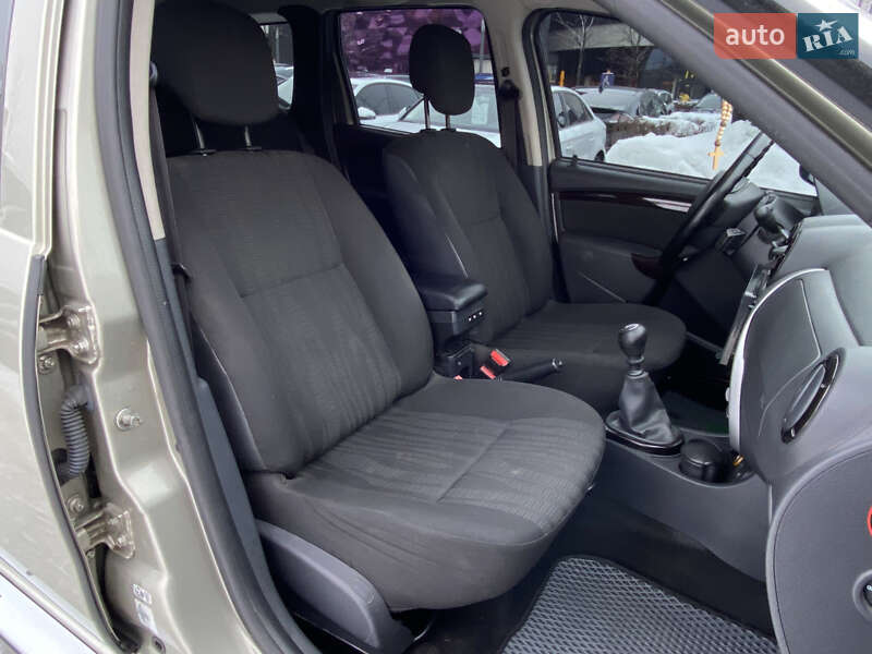 Внедорожник / Кроссовер Renault Duster 2011 в Киеве