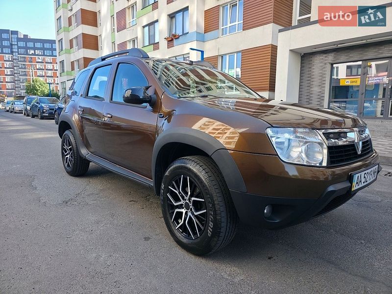 Внедорожник / Кроссовер Renault Duster 2012 в Вишневом