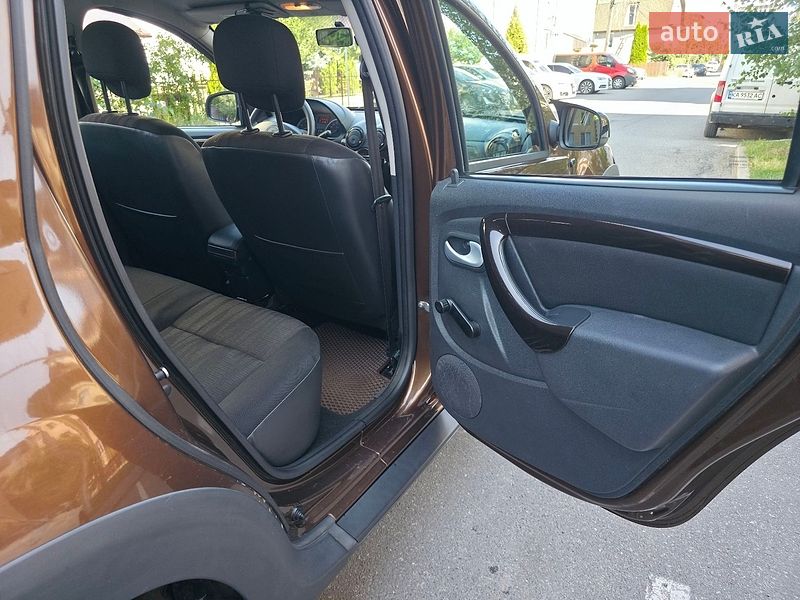 Внедорожник / Кроссовер Renault Duster 2012 в Вишневом