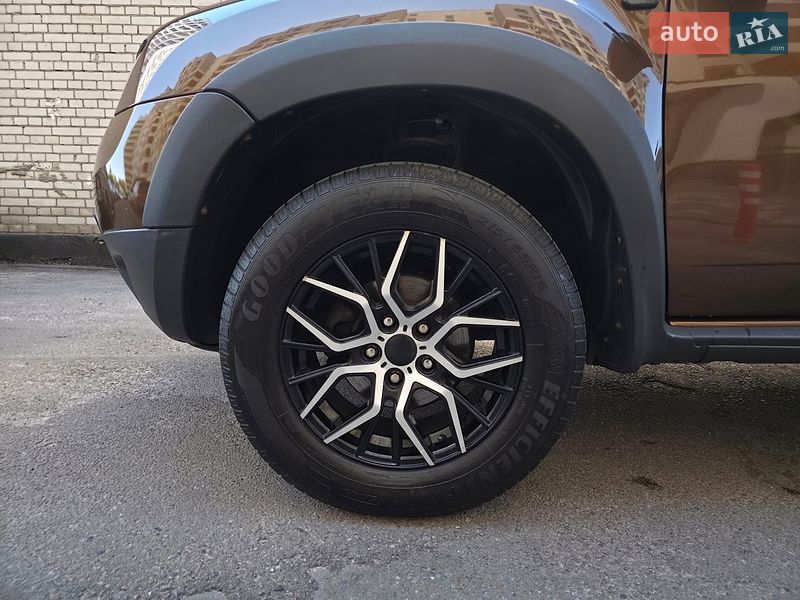 Внедорожник / Кроссовер Renault Duster 2012 в Вишневом