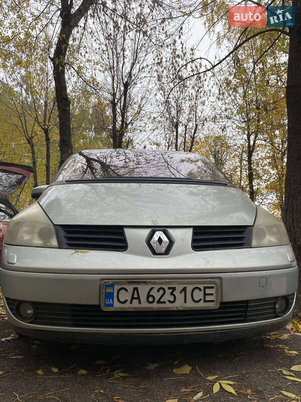 Минивэн Renault Espace 2004 в  фото Минивэн Renault Espace 2004 в