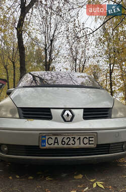 Минивэн Renault Espace 2004 в  Минивэн Renault Espace 2004 в