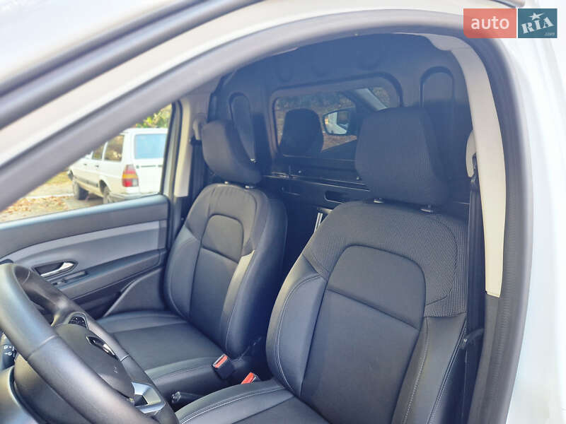 Грузовой фургон Renault Express 2023 в Дрогобыче