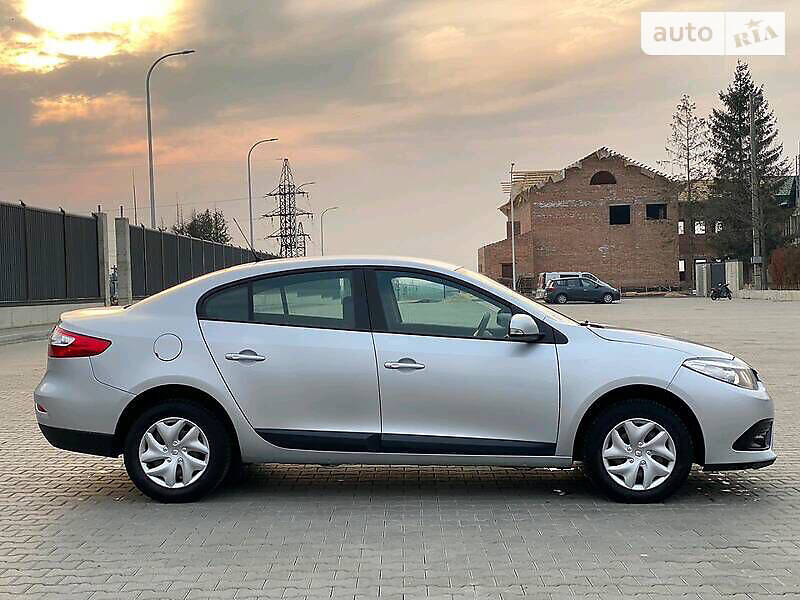 Renault Fluence super Stan