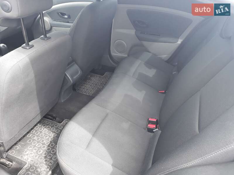 Седан Renault Fluence 2010 в Киеве